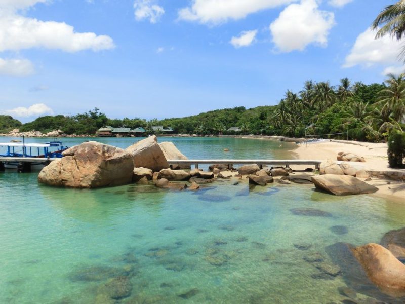 bai-bien-Whale-island-resort-Nha-Trang1